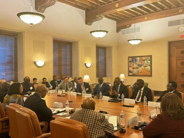 Table ronde avec les investisseurs à la chambre de commerce.